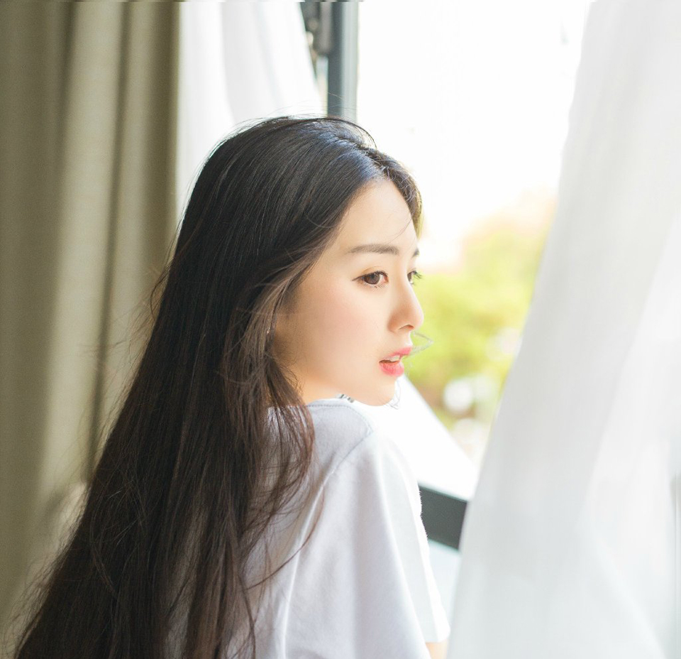 就算是夜鹰卫，也是第一次见识到他们的统领那曼妙的身体里，竟然蕴含着如此恐怖的爆发力，一收一放之间，生生将一名五大三粗的汉子撞死。